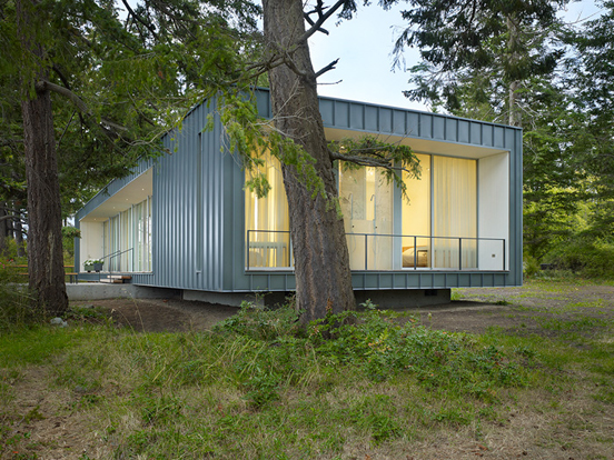 Northbeach Residence by Helitrope Architects, photo by Benjamin Benschneider-1